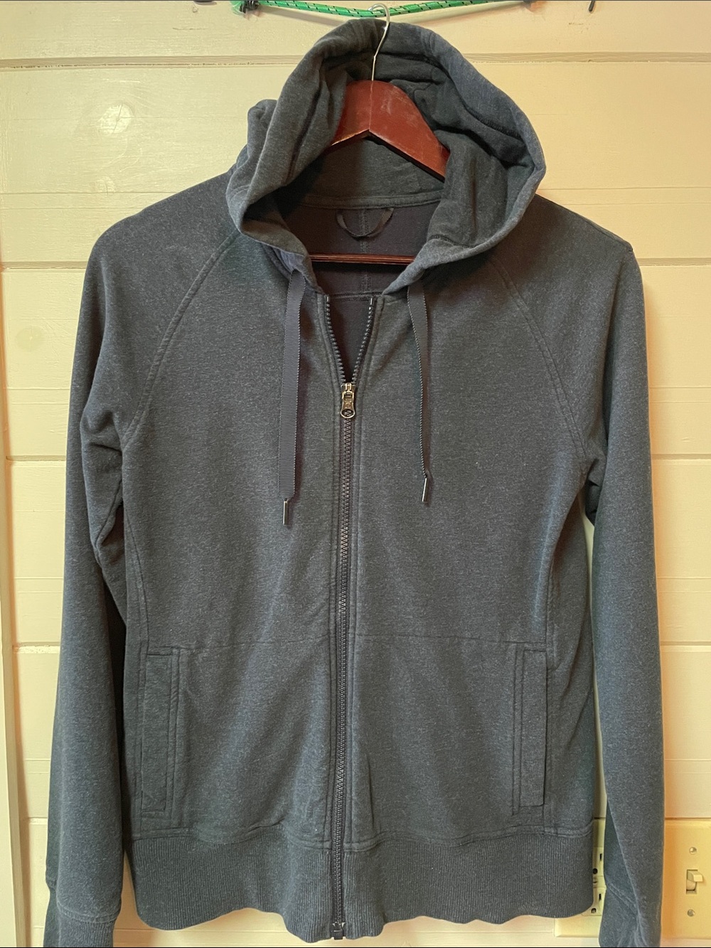 Lululemon Women’s Full Zip Hoodie Size 6.